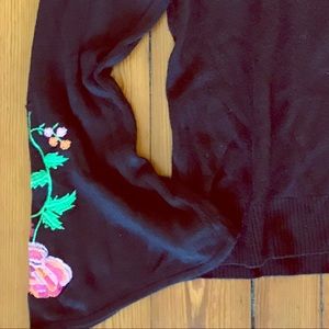 Wide sleeve sweater top